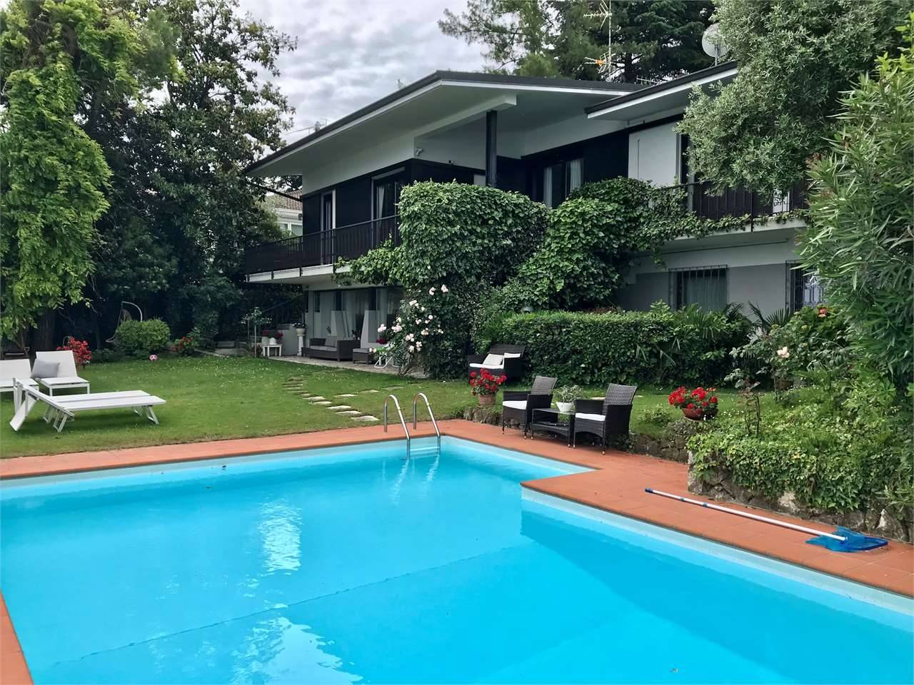 VILLA A LAGO 3