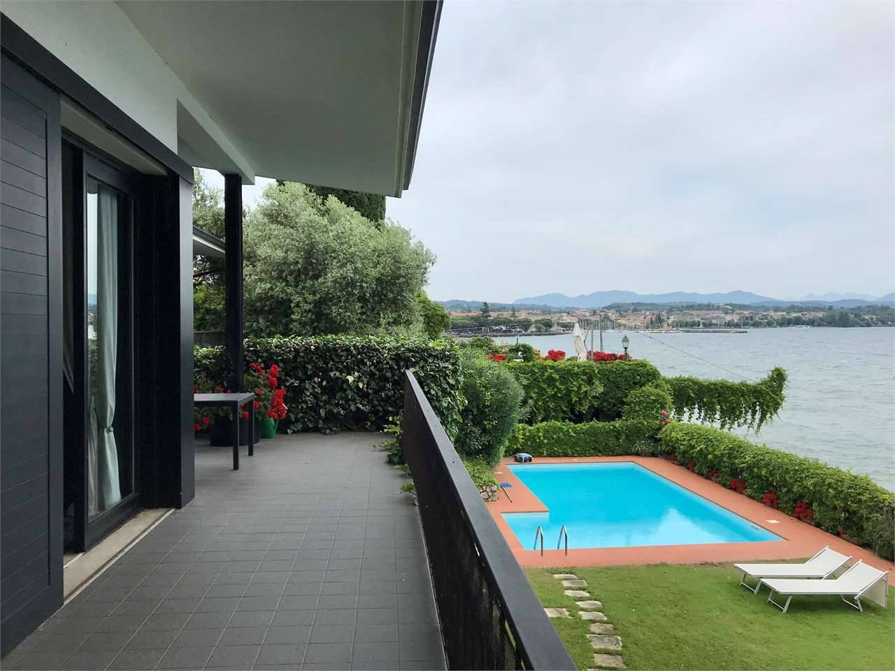 VILLA A LAGO 6
