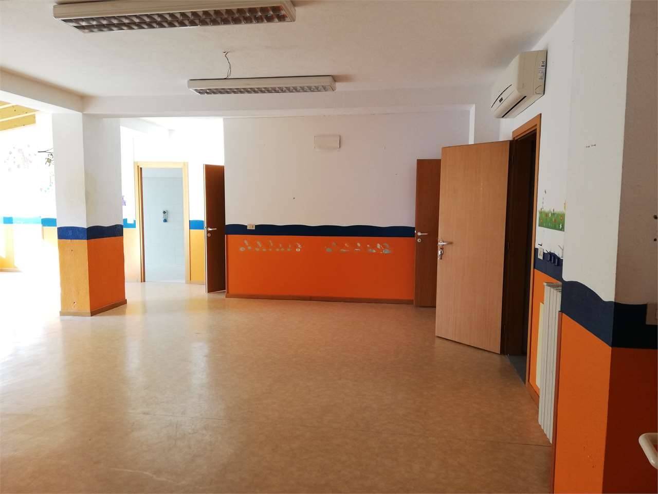 SPAZIO COMMERCIALE 3