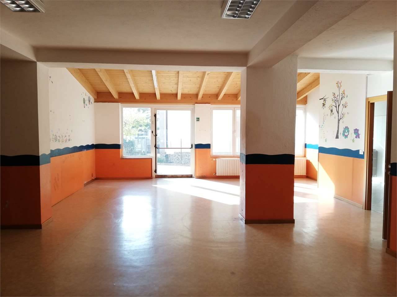SPAZIO COMMERCIALE 4