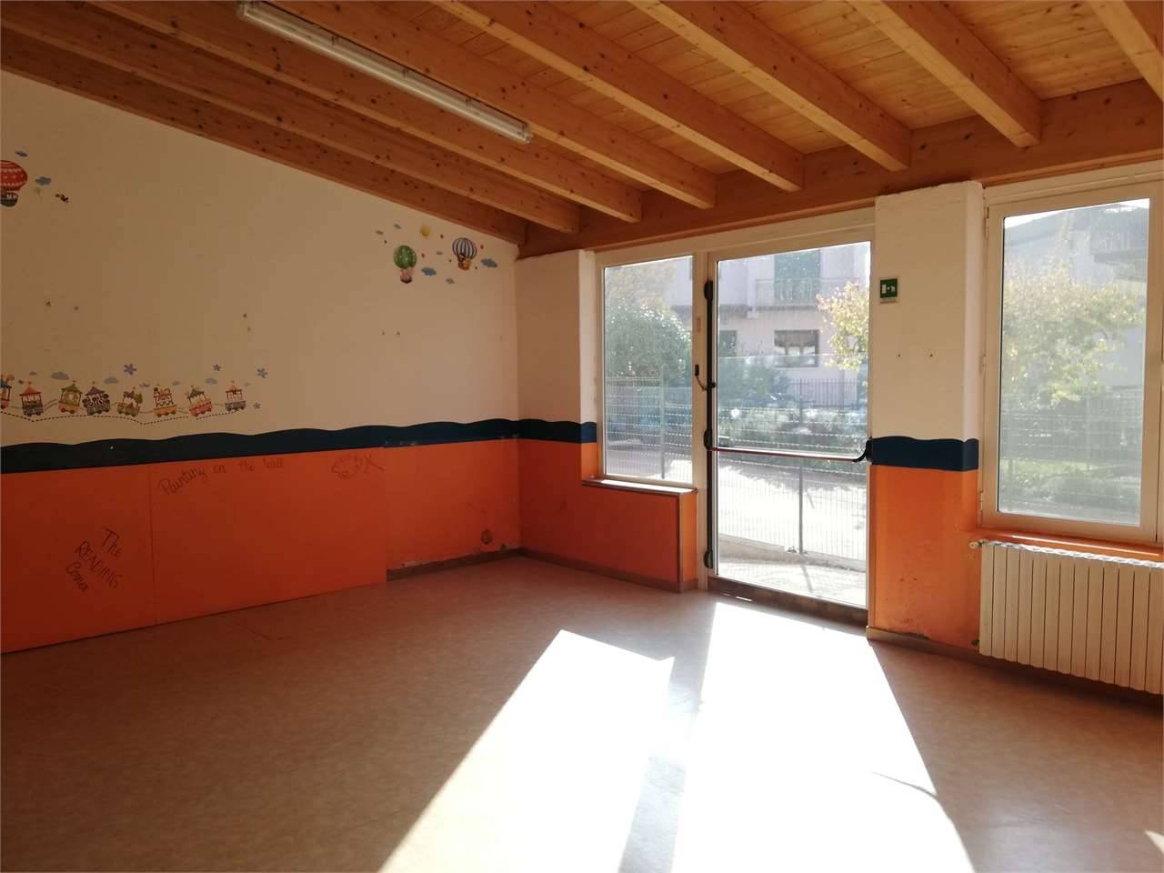 SPAZIO COMMERCIALE 5