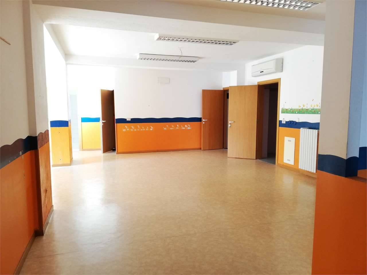 SPAZIO COMMERCIALE 6
