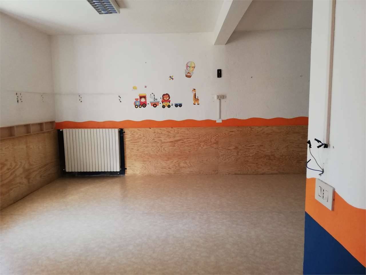 SPAZIO COMMERCIALE 9