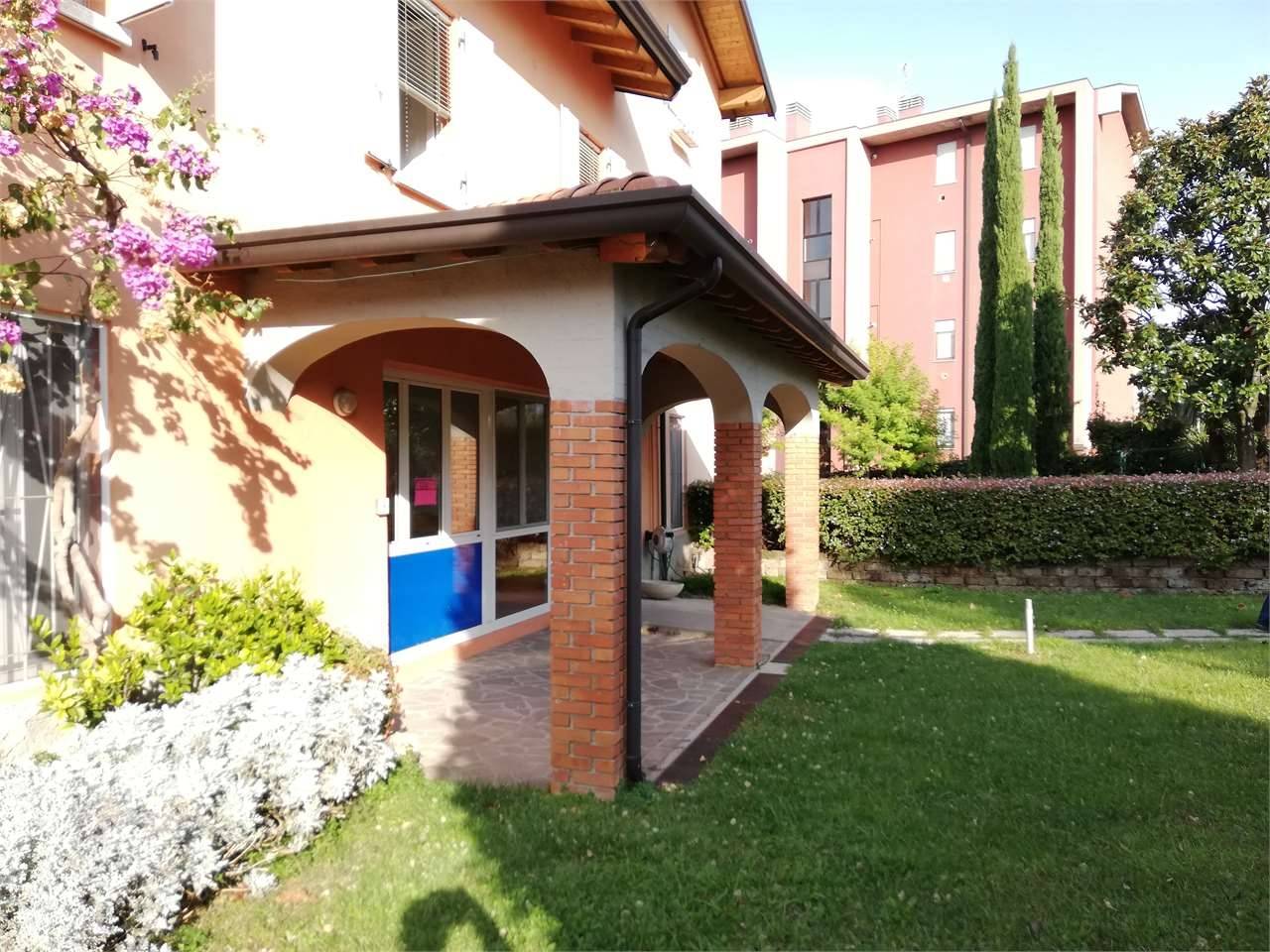 SPAZIO COMMERCIALE 16