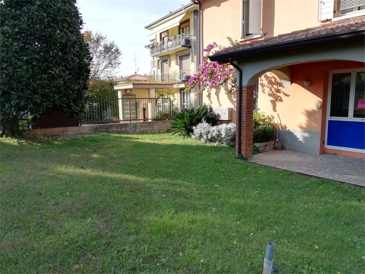 SPAZIO COMMERCIALE 18