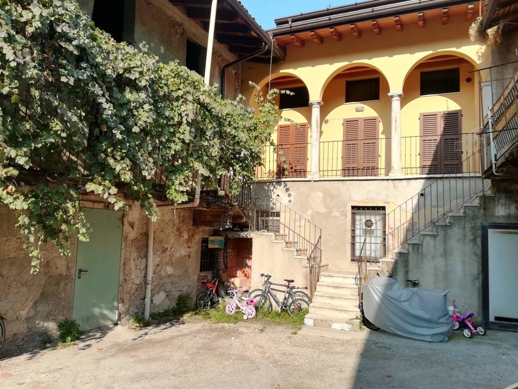 Bilocale con balcone 10