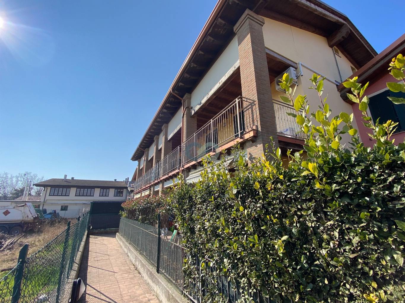 QUADRILOCALE CON TERRAZZO 22