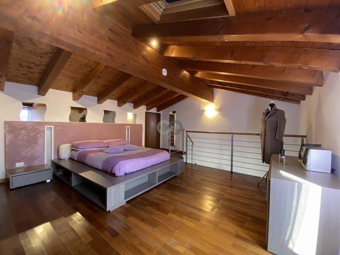 QUADRILOCALE CON TERRAZZO 16