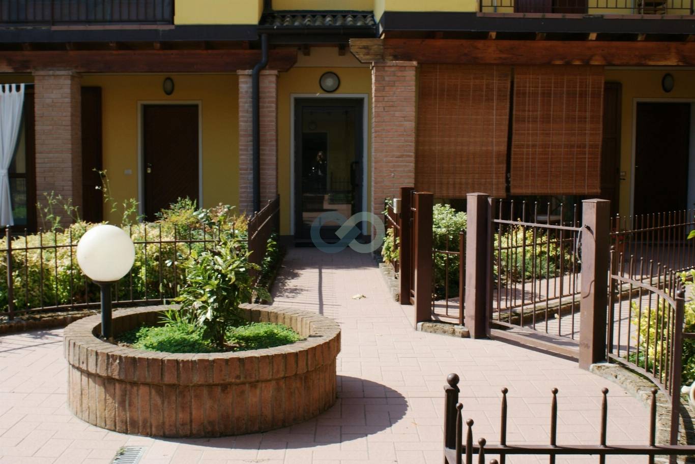 BILOCALE CON GARAGE 12