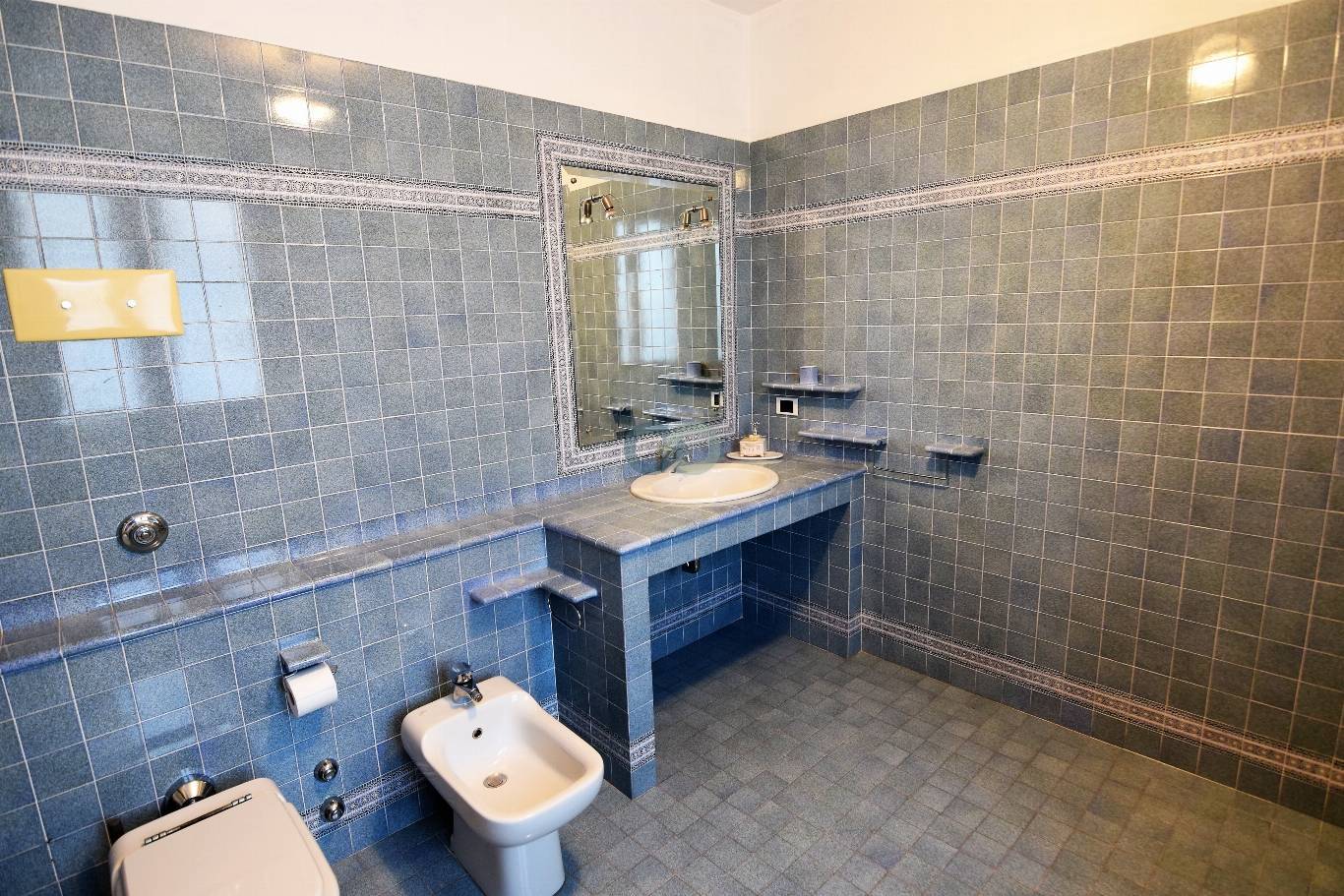VILLA IN TRIFAMILIARE 16
