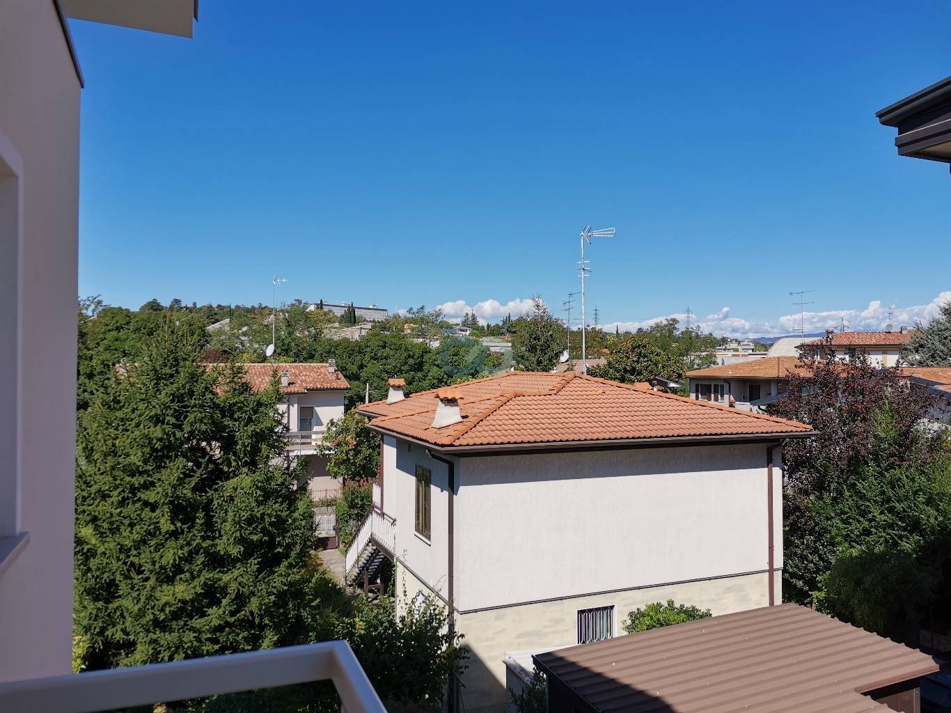 TRILOCALE IN AFFITTO 28