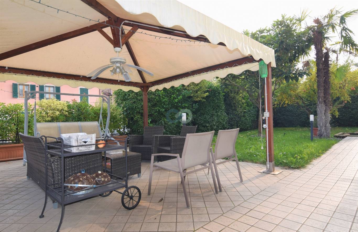 VILLA DI TESTA CON GIARDINO 28