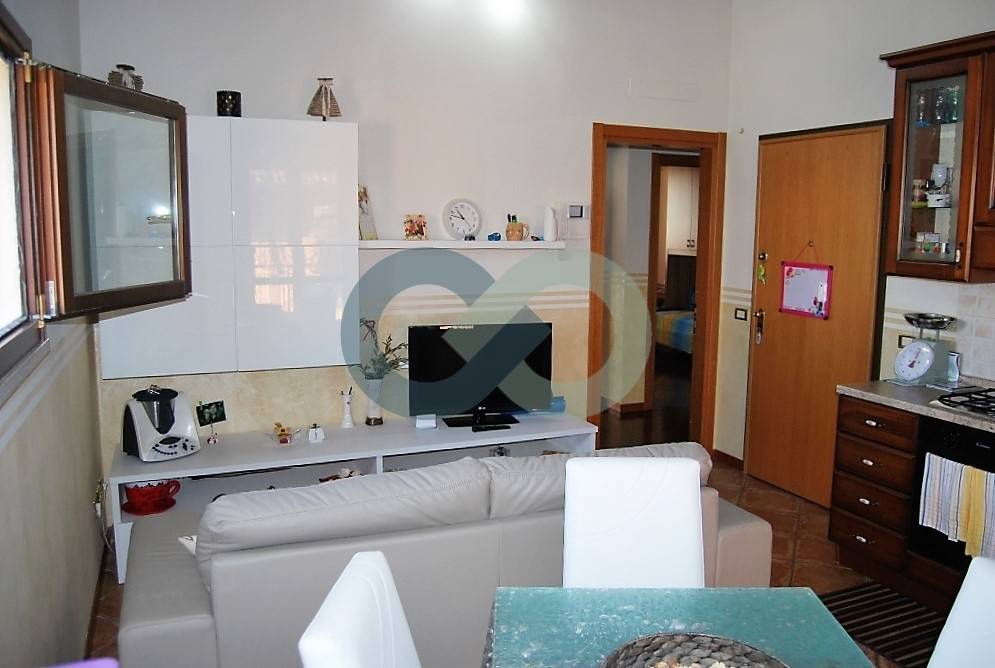 TRILOCALE CON AMPIA LOGGIA 5