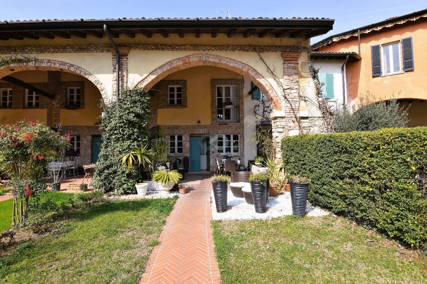 CASA DI CORTE INDIPENDENTE 22