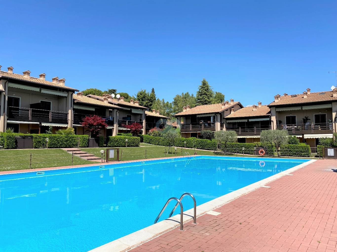 QUADRILOCALE VISTA LAGO 37