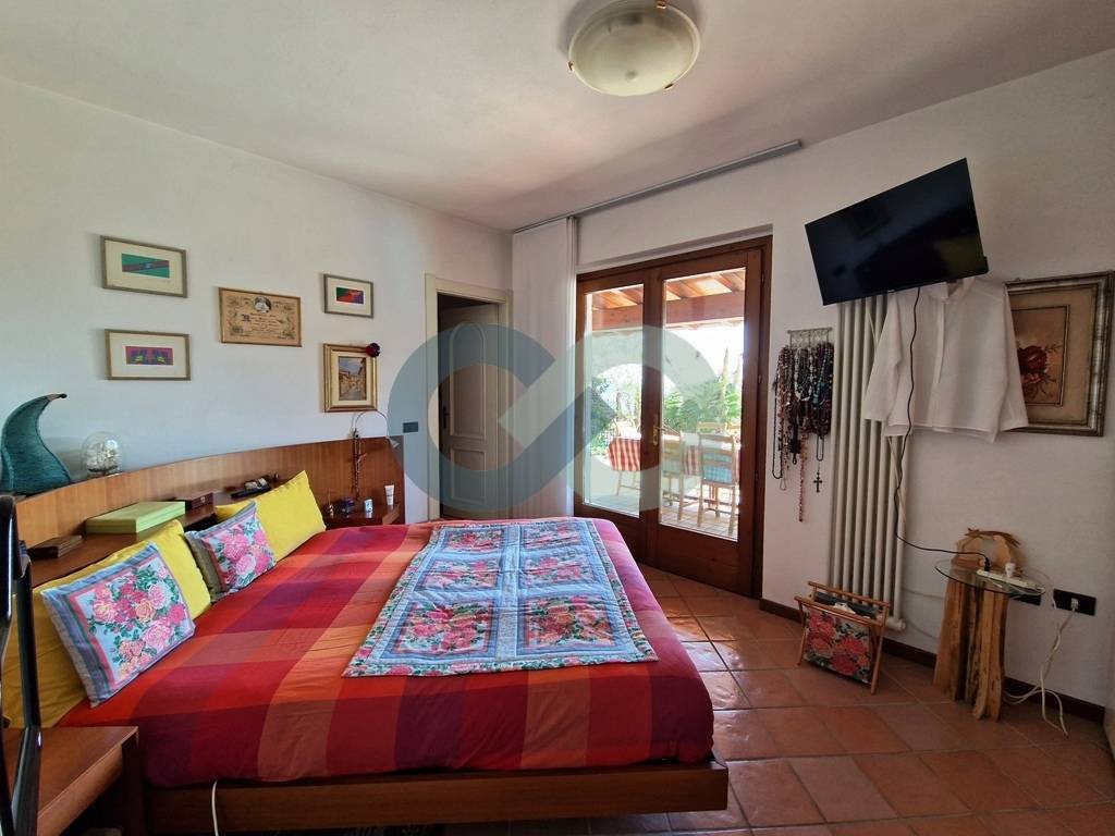 Villa con piscina e vista lago 19