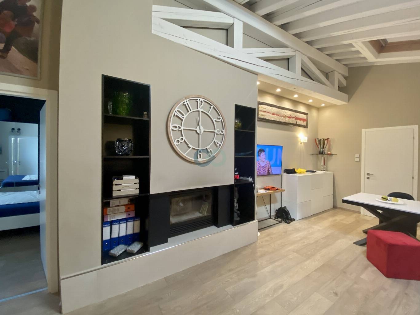 TRILOCALE TRAVI A VISTA 12