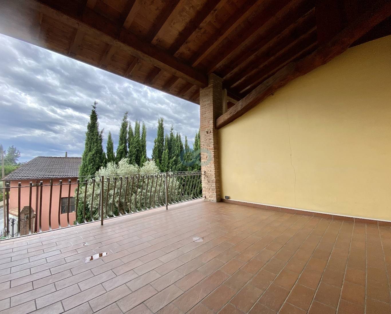 QUADRILOCALE CON GRANDE LOGGIA 5