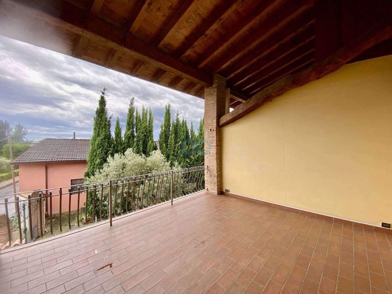 QUADRILOCALE CON GRANDE LOGGIA 6