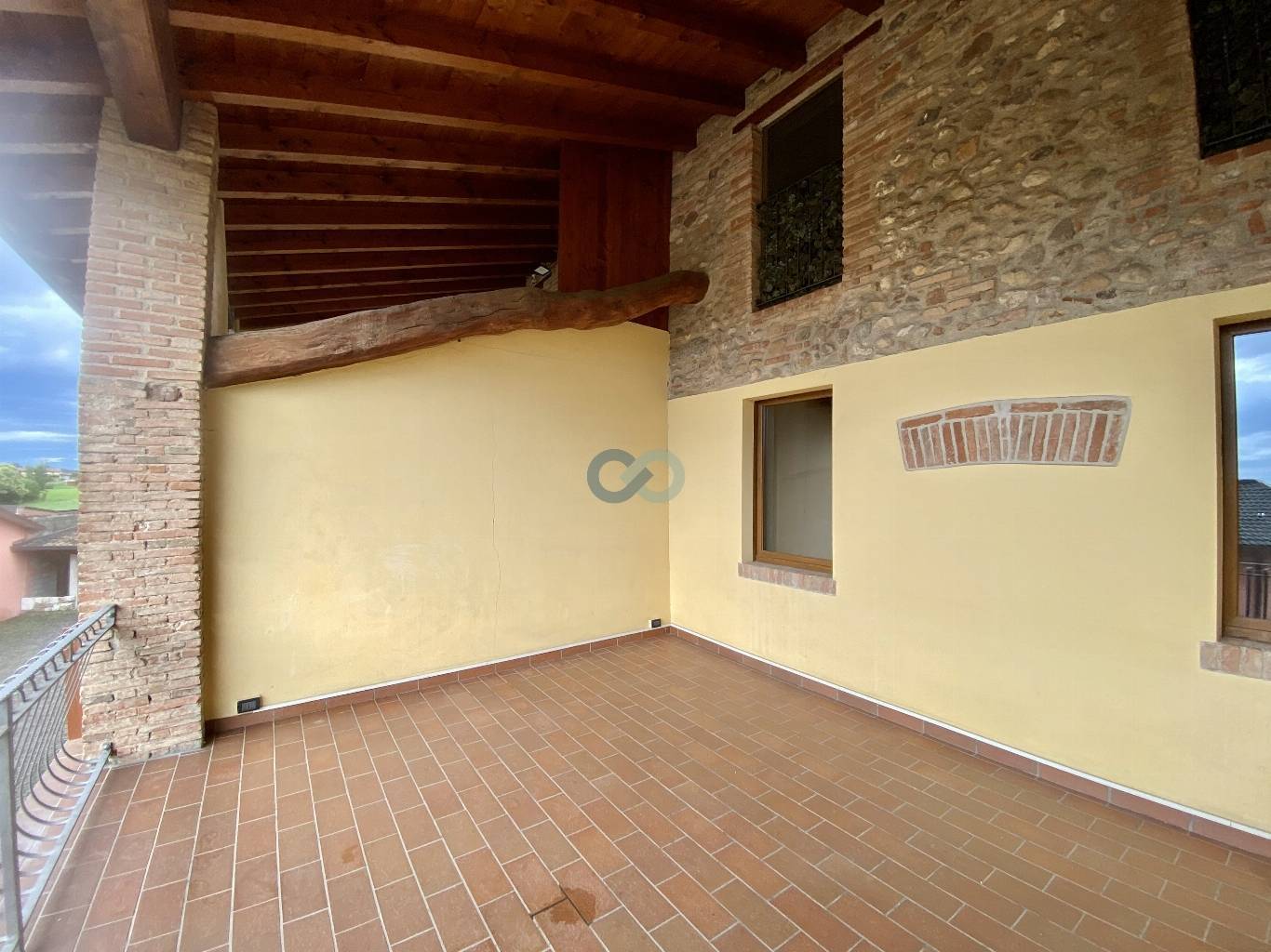 QUADRILOCALE CON GRANDE LOGGIA 7