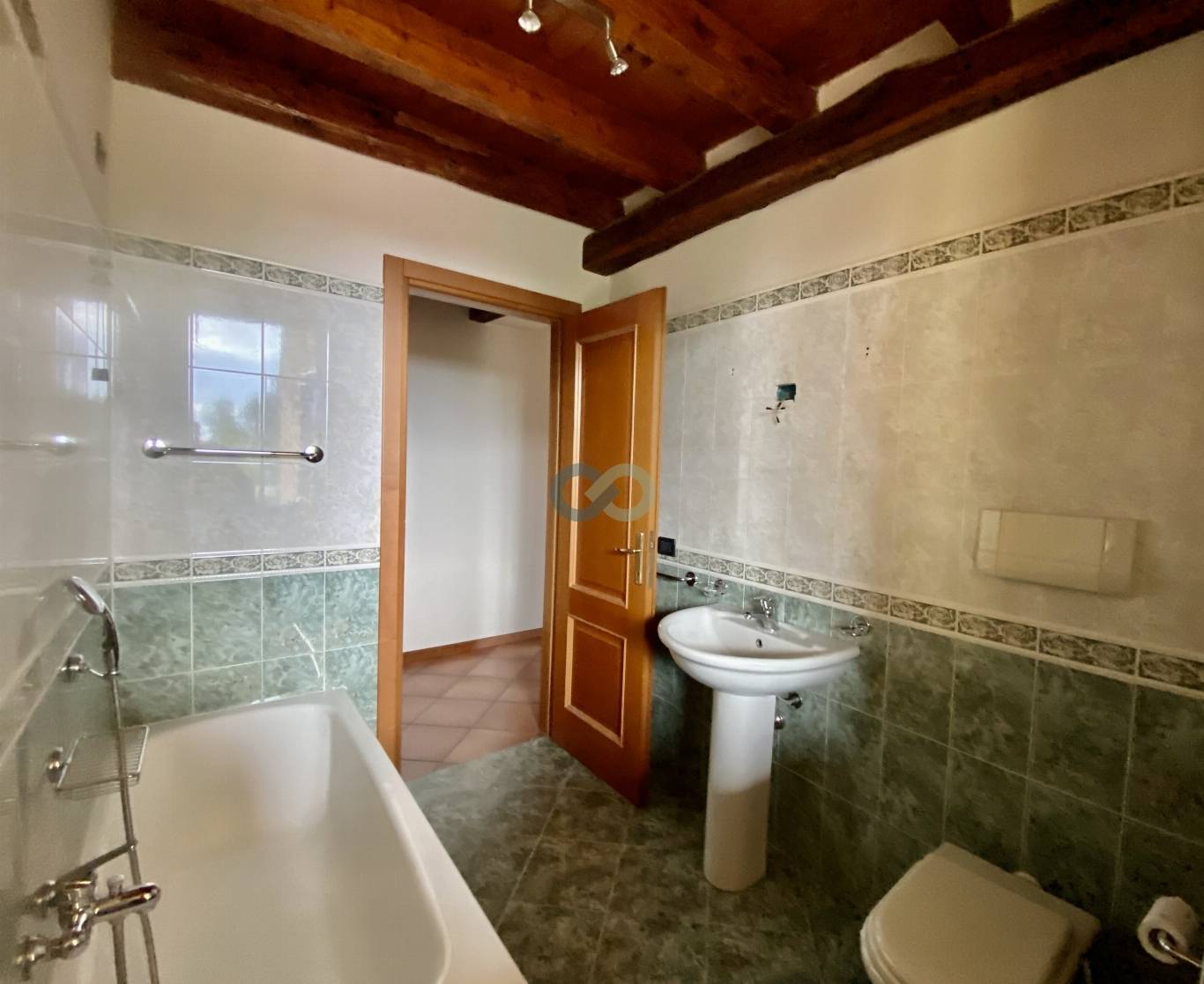 QUADRILOCALE CON GRANDE LOGGIA 8