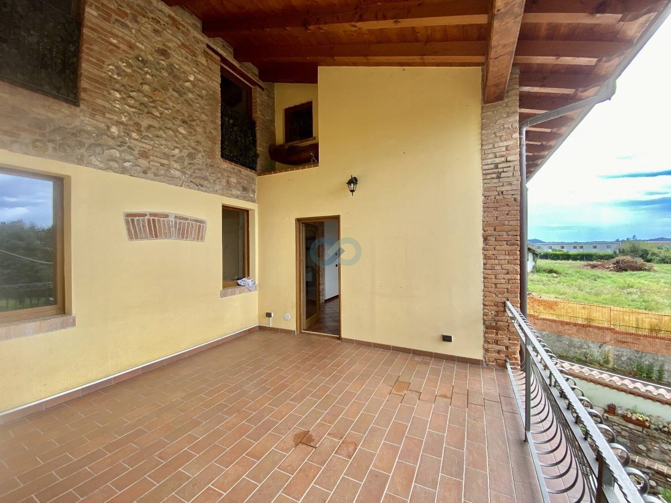 QUADRILOCALE CON GRANDE LOGGIA 9