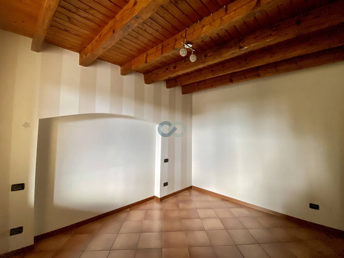QUADRILOCALE CON GRANDE LOGGIA 10