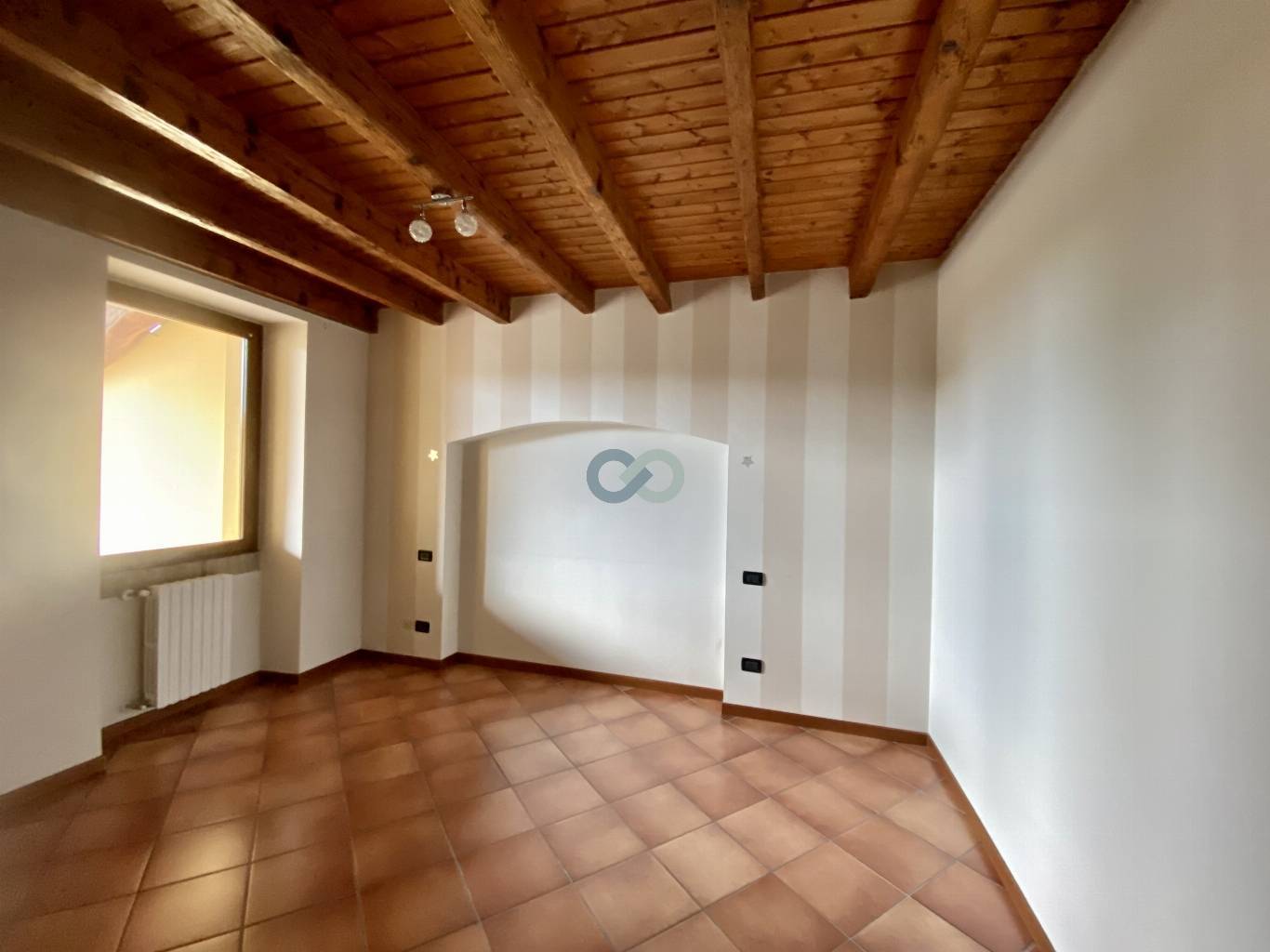 QUADRILOCALE CON GRANDE LOGGIA 13
