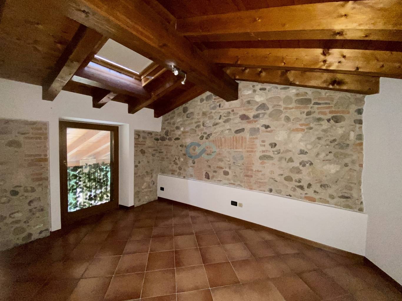 QUADRILOCALE CON GRANDE LOGGIA 14