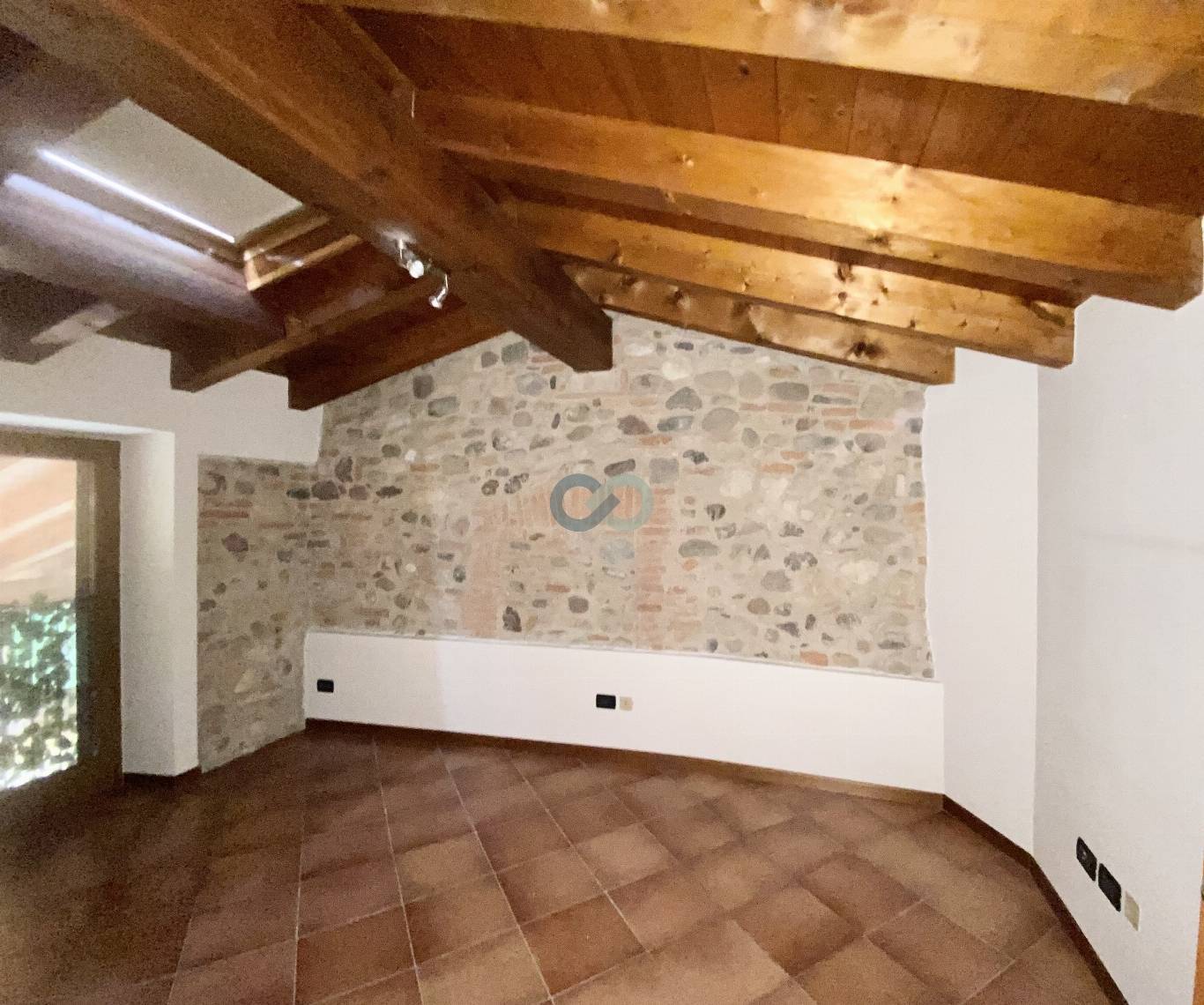 QUADRILOCALE CON GRANDE LOGGIA 17