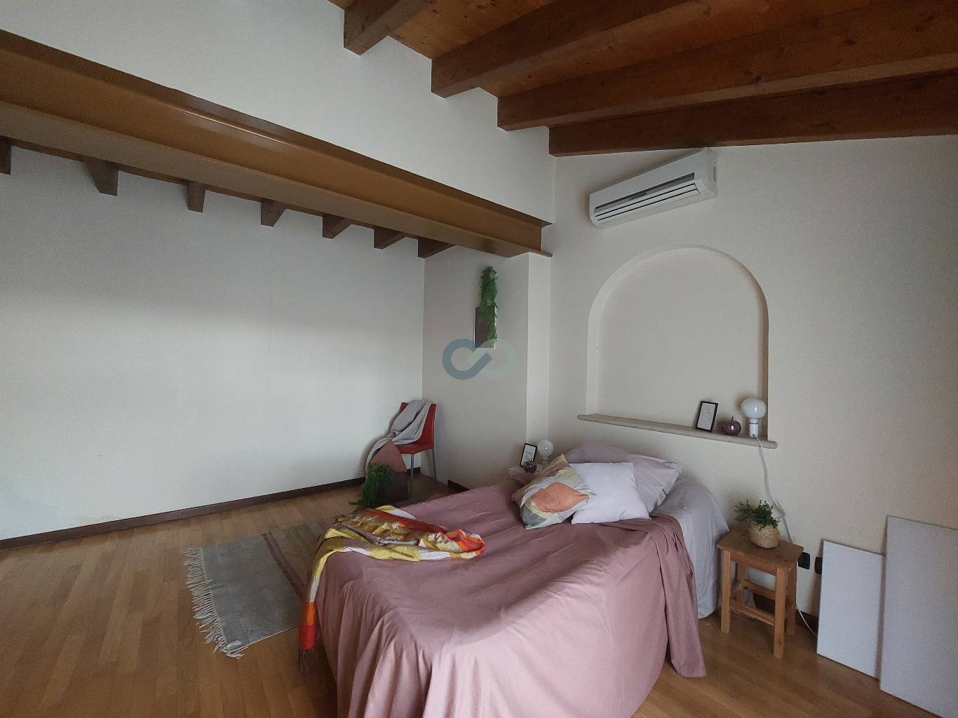 AMPIO TRILOCALE TRAVI A VISTA 13