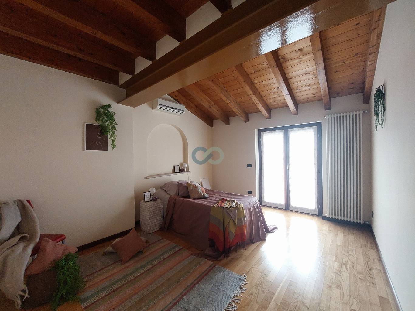 AMPIO TRILOCALE TRAVI A VISTA 12