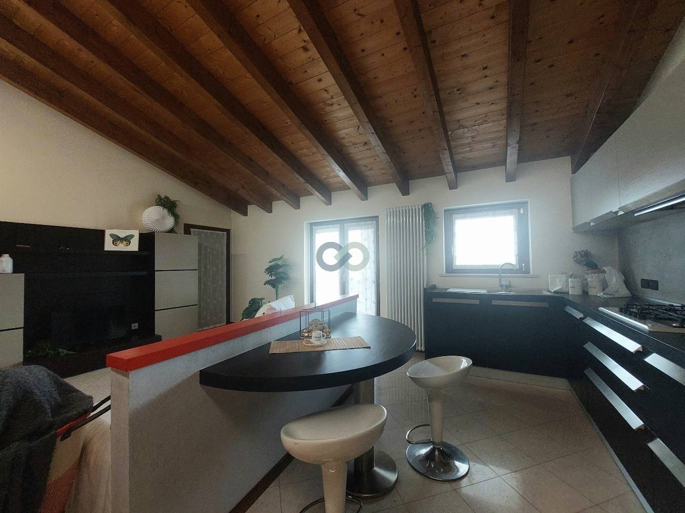 AMPIO TRILOCALE TRAVI A VISTA 10