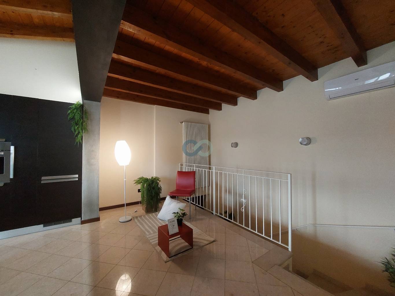 AMPIO TRILOCALE TRAVI A VISTA 6