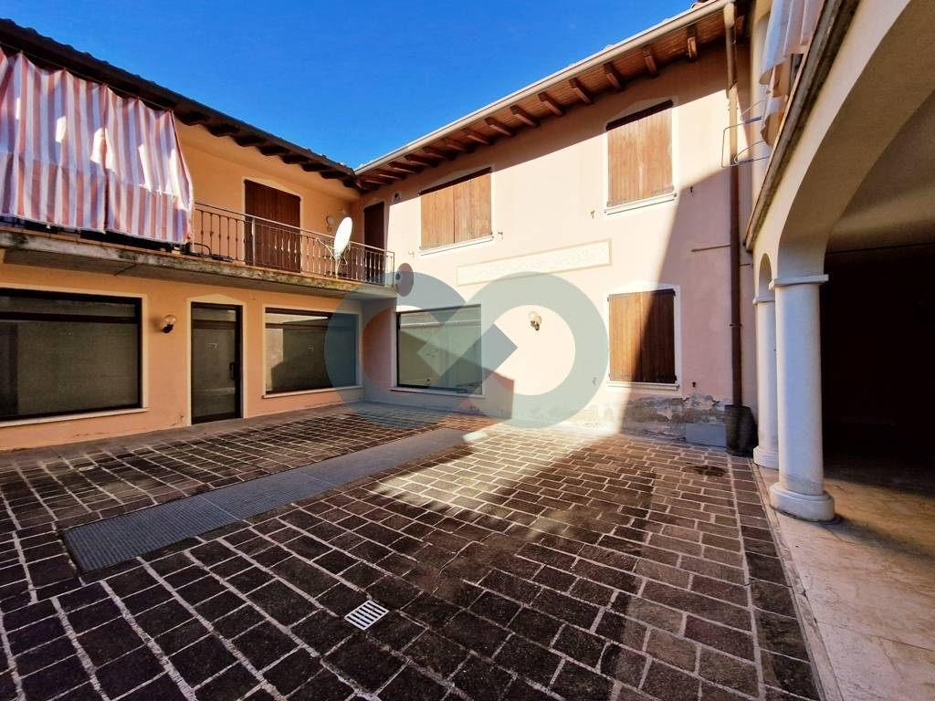 AMPIO BILOCALE CON INGRESSO INDIPENDENTE 15