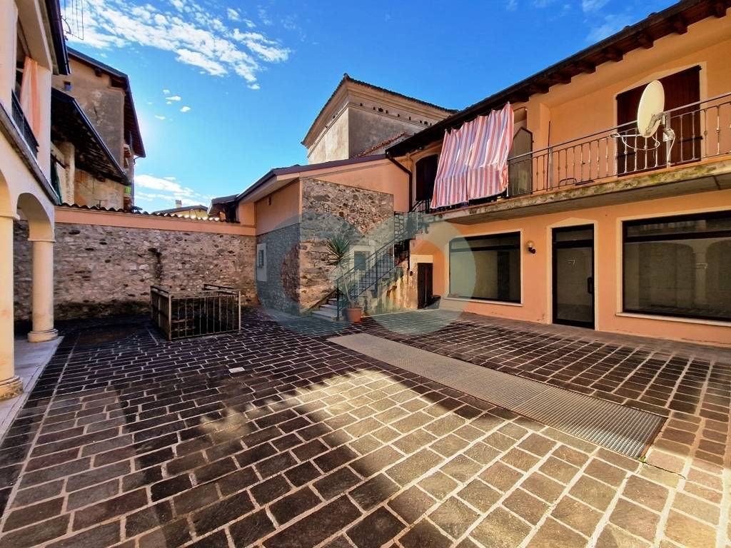 AMPIO BILOCALE CON INGRESSO INDIPENDENTE 17