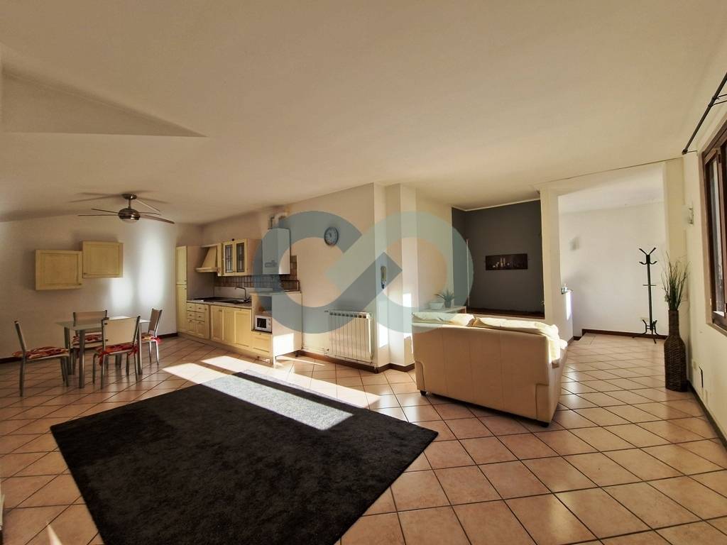 AMPIO BILOCALE CON INGRESSO INDIPENDENTE 1