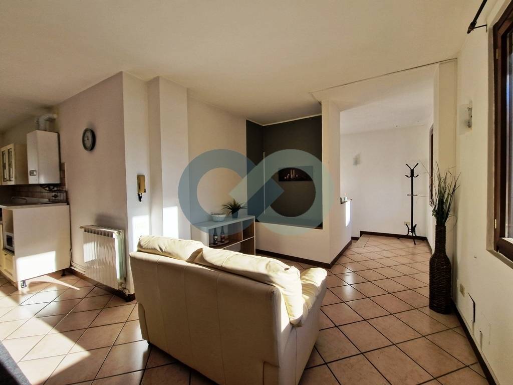 AMPIO BILOCALE CON INGRESSO INDIPENDENTE 3