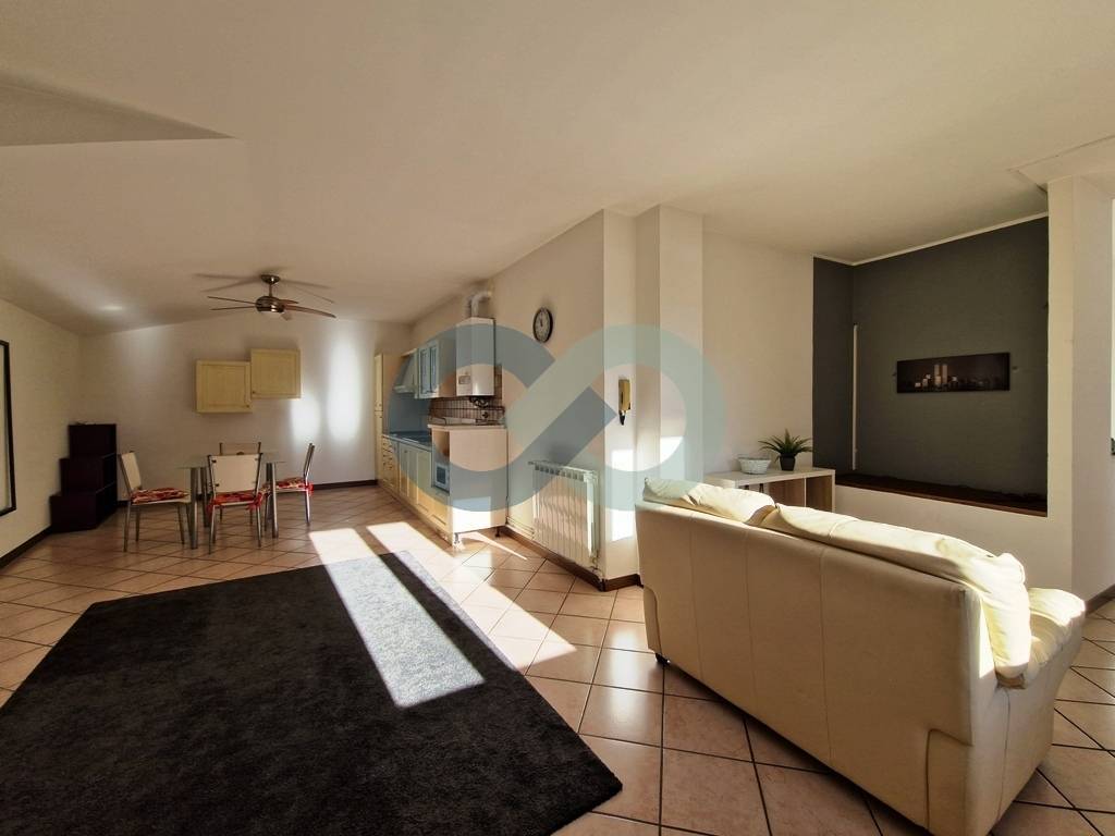 AMPIO BILOCALE CON INGRESSO INDIPENDENTE 6