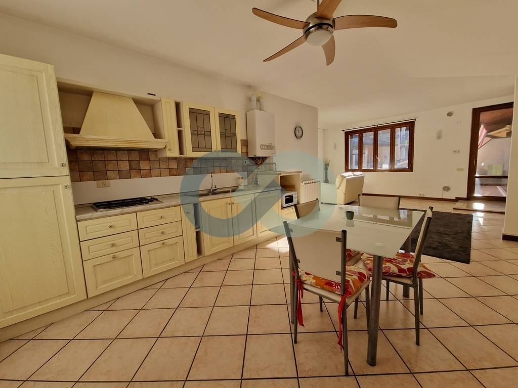 AMPIO BILOCALE CON INGRESSO INDIPENDENTE 9