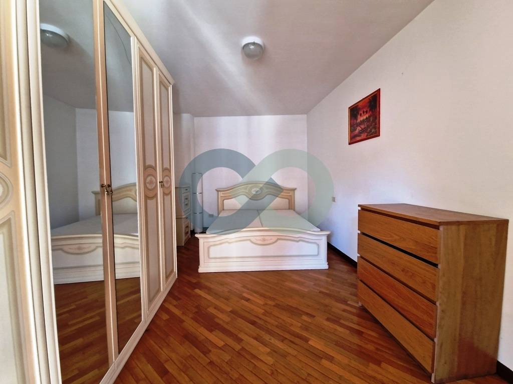 AMPIO BILOCALE CON INGRESSO INDIPENDENTE 12