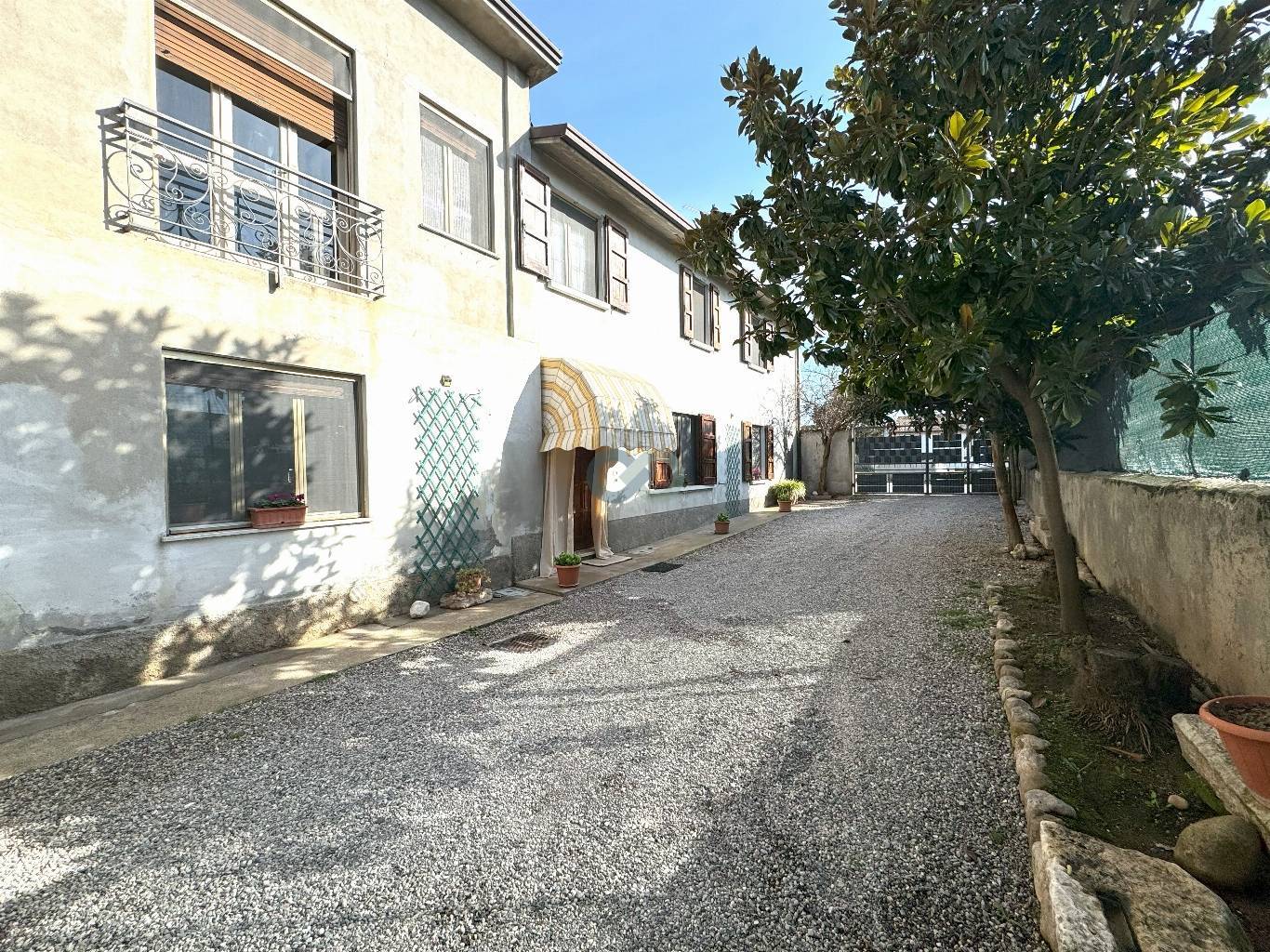 RUSTICO CON TERRENO 2