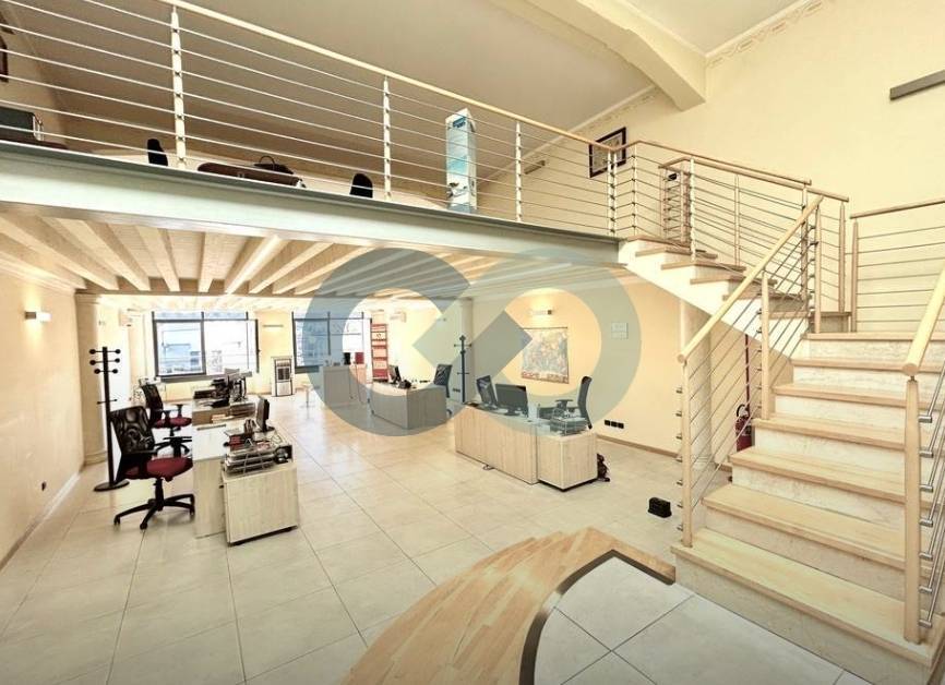 Ufficio con Soppalco 1