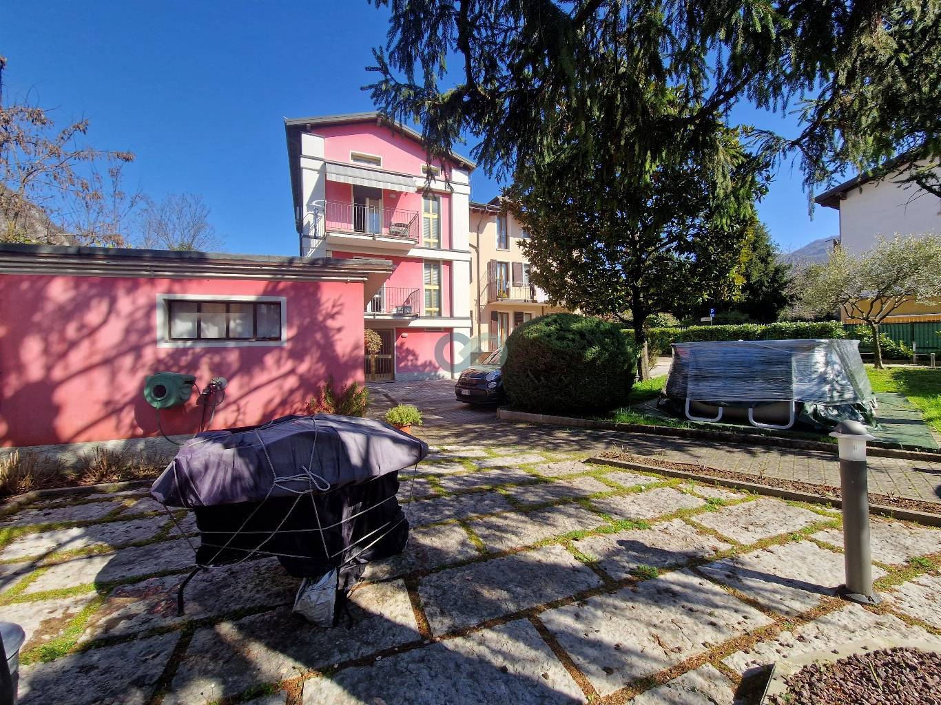 Appartamento con giardino e taverna 5