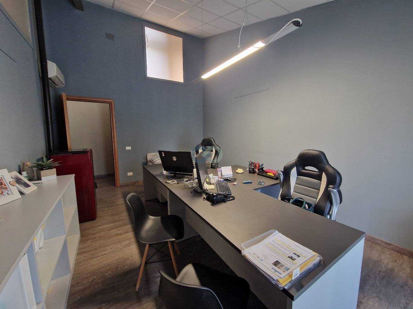 Locale direzionale con magazzino 5