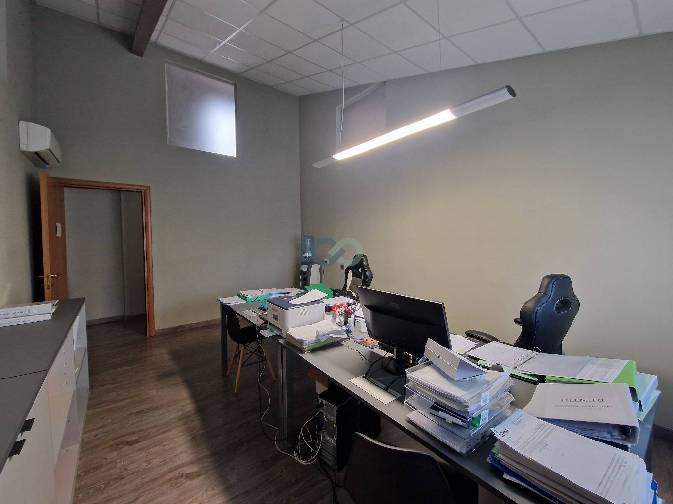 Locale direzionale con magazzino 6