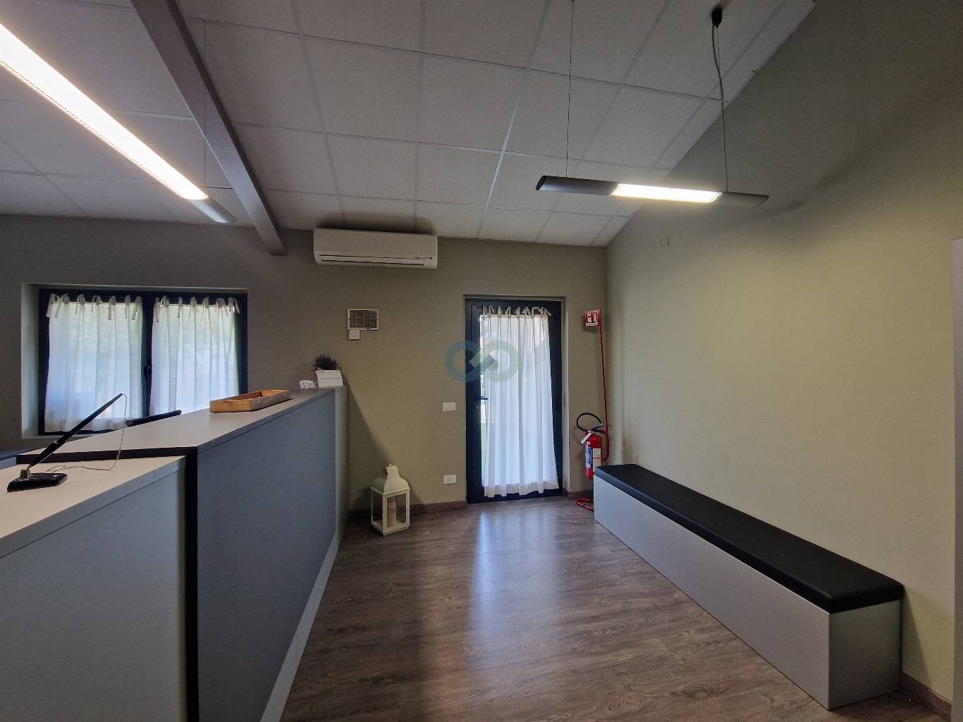 Locale direzionale con magazzino 3