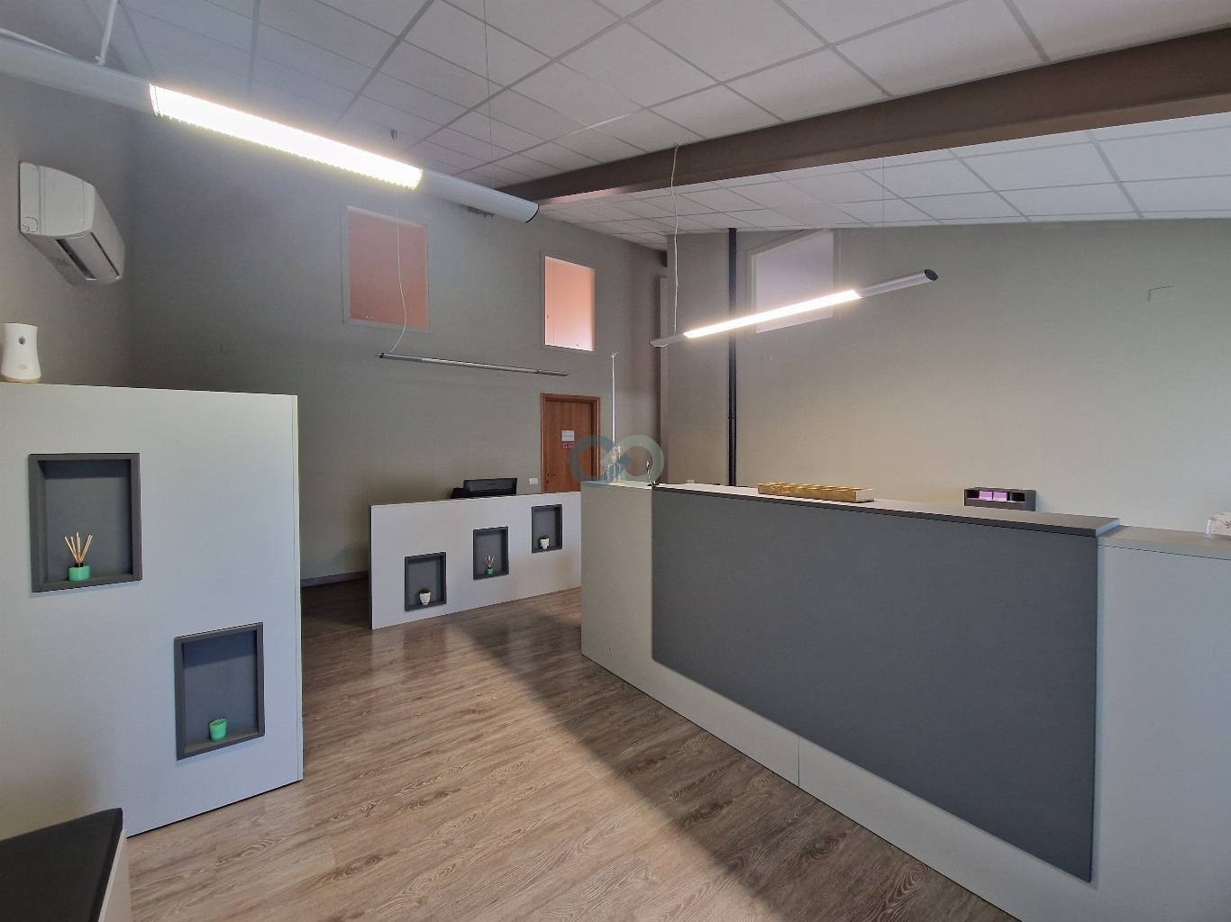 Locale direzionale con magazzino 1