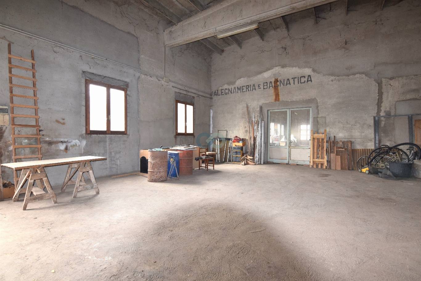 CAPANNONE ZONA INDUSTRIALE 7