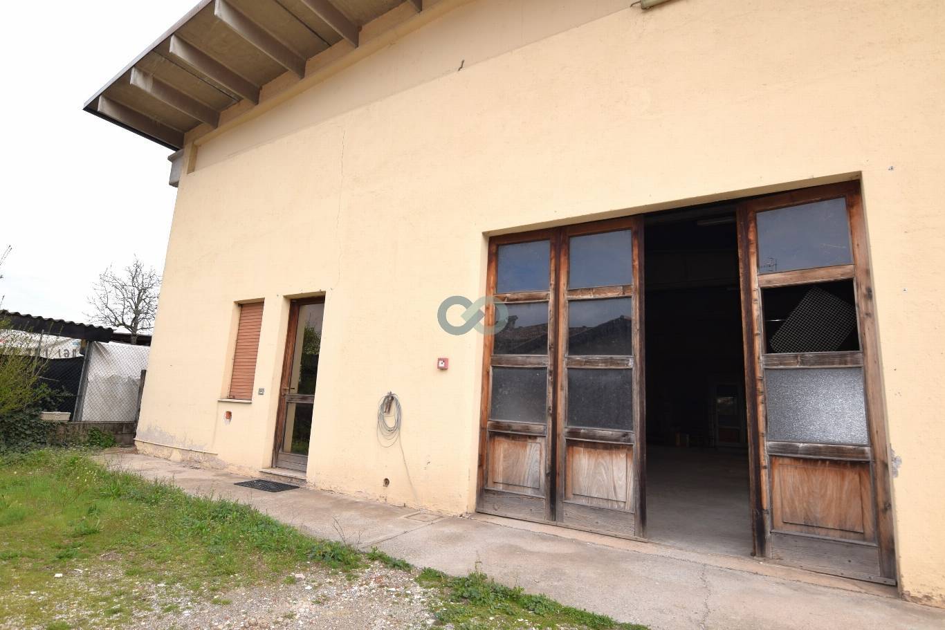 CAPANNONE ZONA INDUSTRIALE 14